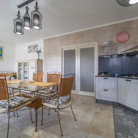 Apartament Tonia 3 *